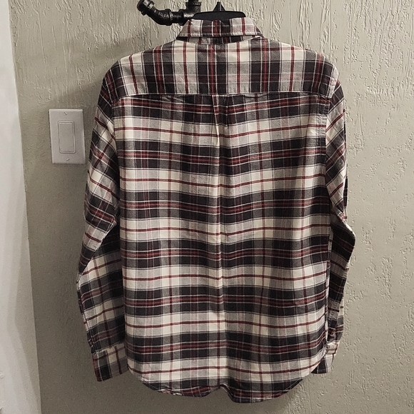 American Eagle Classic Fit Plaid Button Down Shirt - Picture 3 of 8